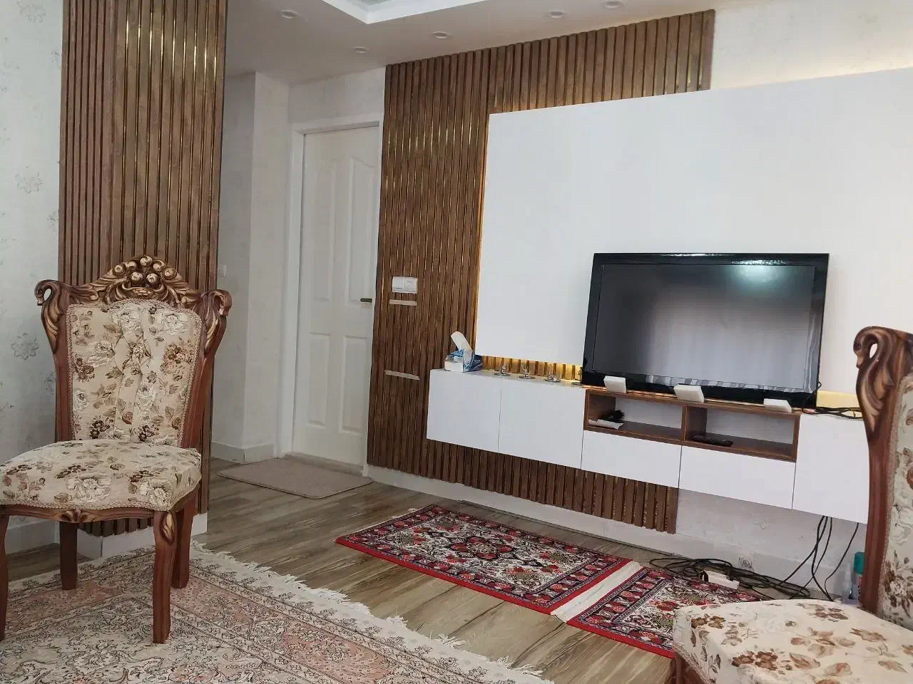 نصب کاغذدیواری وپوستر|خدمات پیشه و مهارت|دلیجان, |دیوار