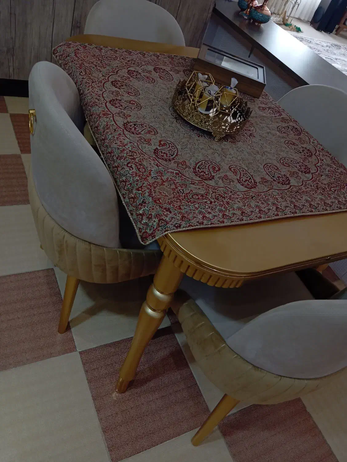 میز ناهارخوری چهارنفره سالم و تمیز و نو|میز و صندلی غذاخوری|شهرضا, |دیوار