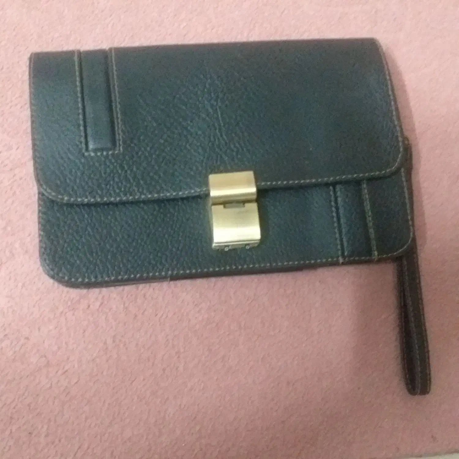 کیف|کیف، کفش، کمربند|زنجان, |دیوار