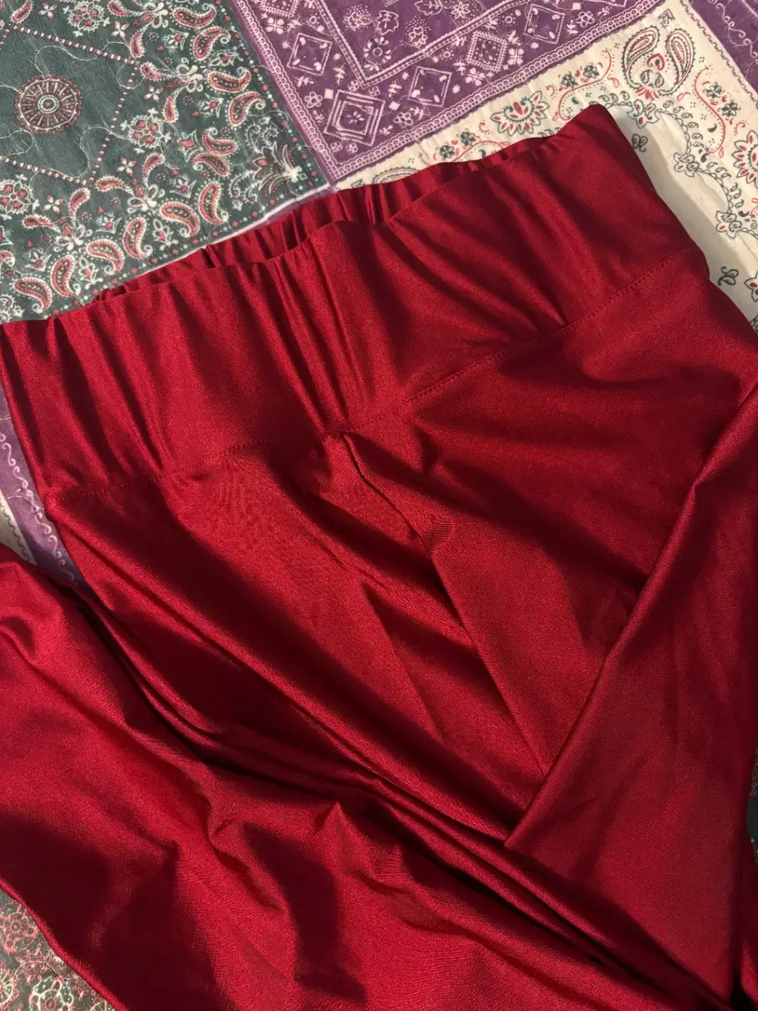 لگ زرشکی|لباس|کاشان, پاقپان|دیوار