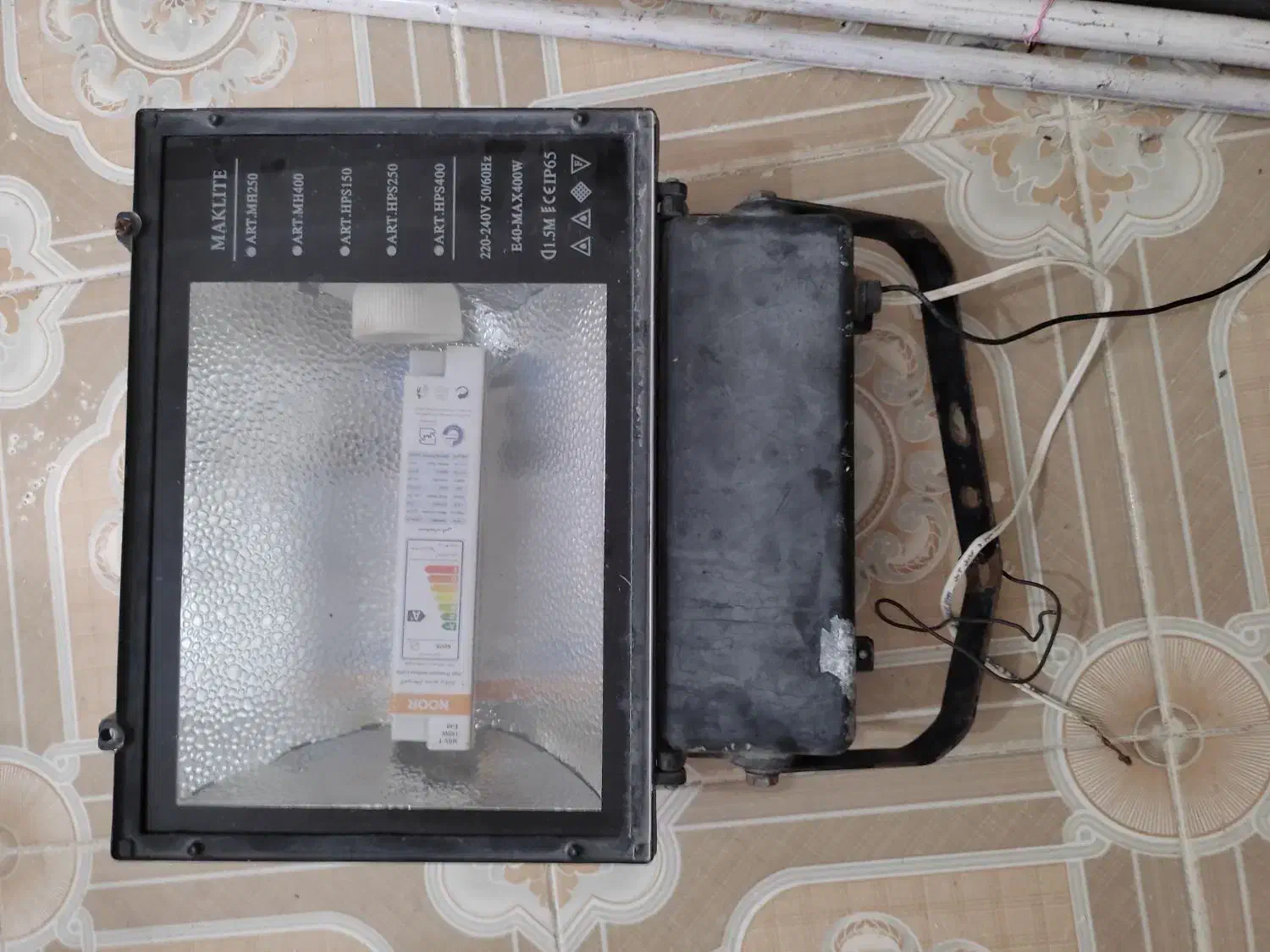 پرژکتور|لامپ و چراغ|چغادک, |دیوار