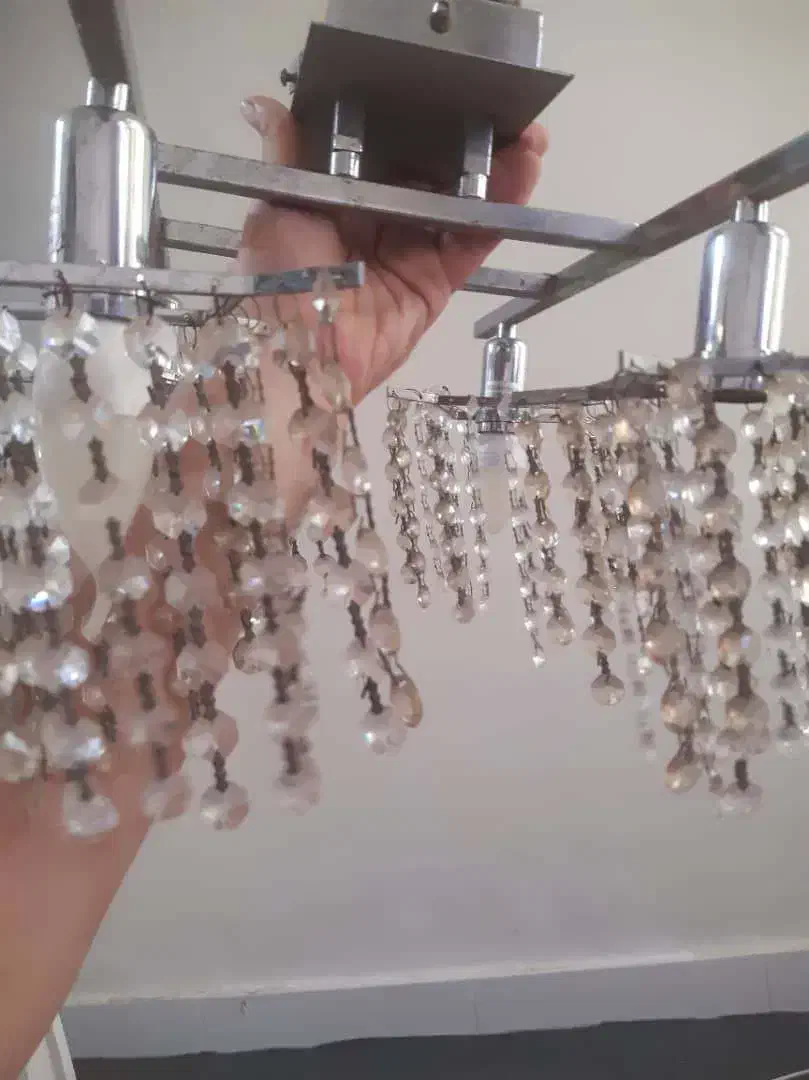 لوستر چهار شاخه، کاملا سالم، با دو لامپ سالم|لوستر و چراغ آویز|رشت, چله خانه|دیوار