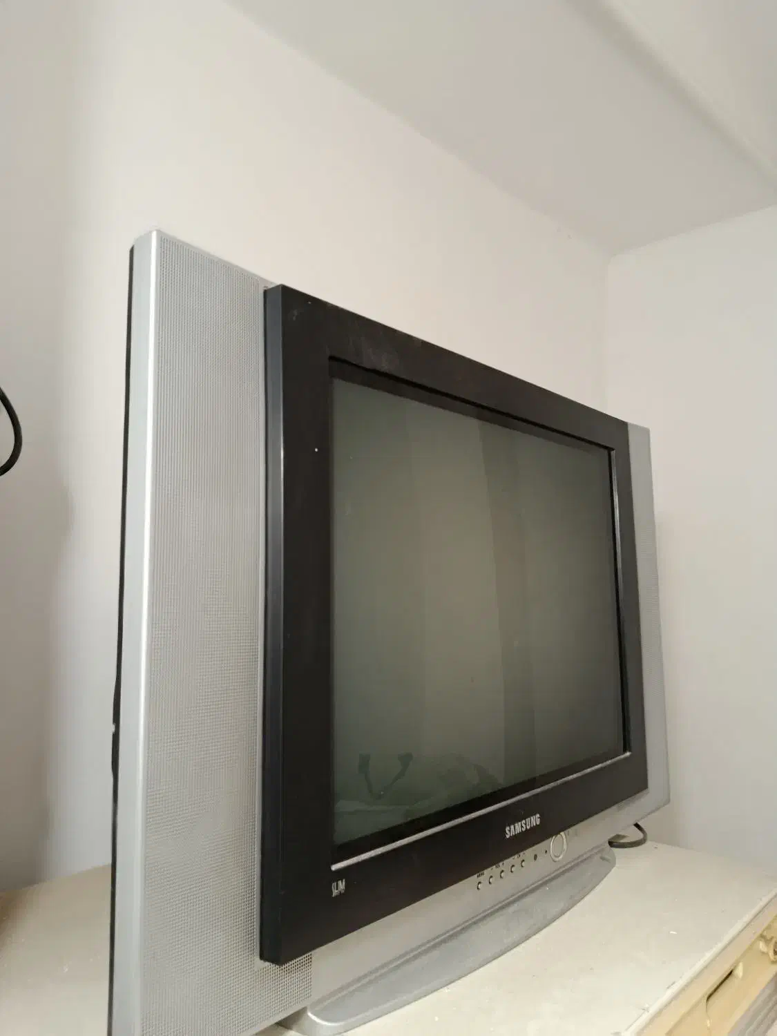تلویزیون ۲۱ اینچ سامسونگ|تلویزیون و پروژکتور|هشتگرد, شهرک راه آهن|دیوار