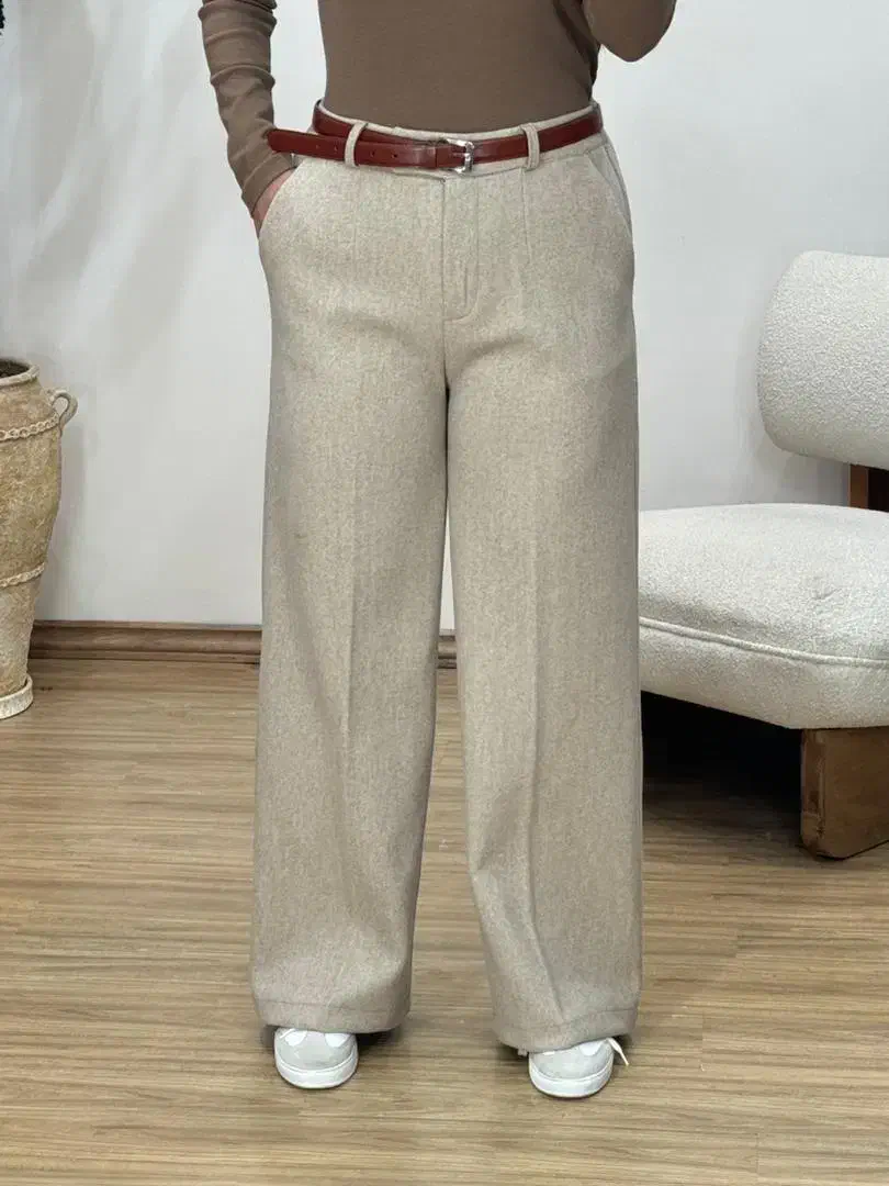 شلوار فوتر زنانه|لباس|رشت, سعدی (تختی)|دیوار