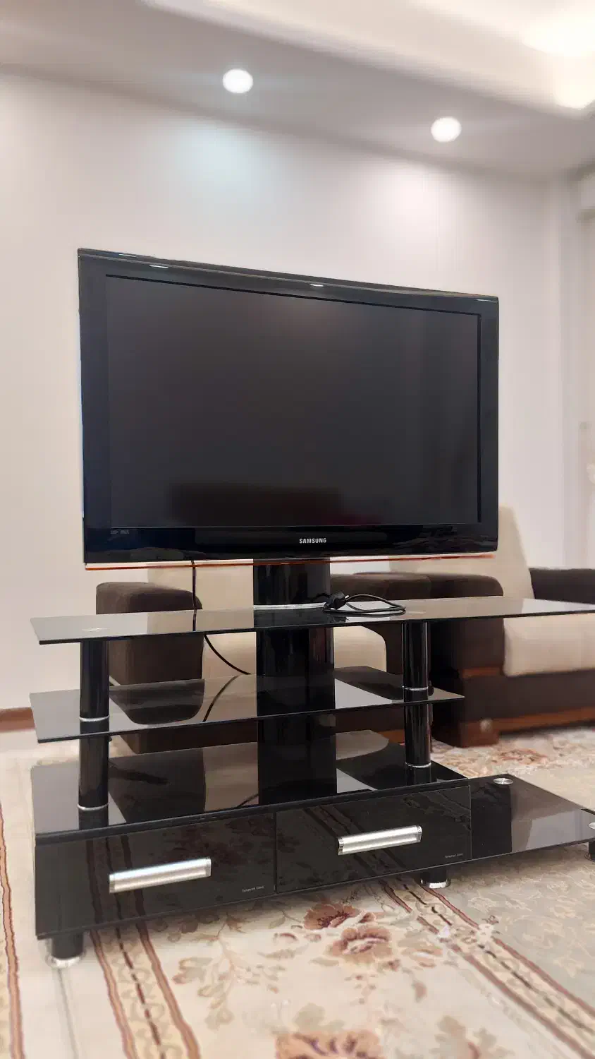 تلویزیون سامسونگ ال سی دی ۴۰ اینچ با زیر تلویزیونی|تلویزیون و پروژکتور|گرگان, |دیوار