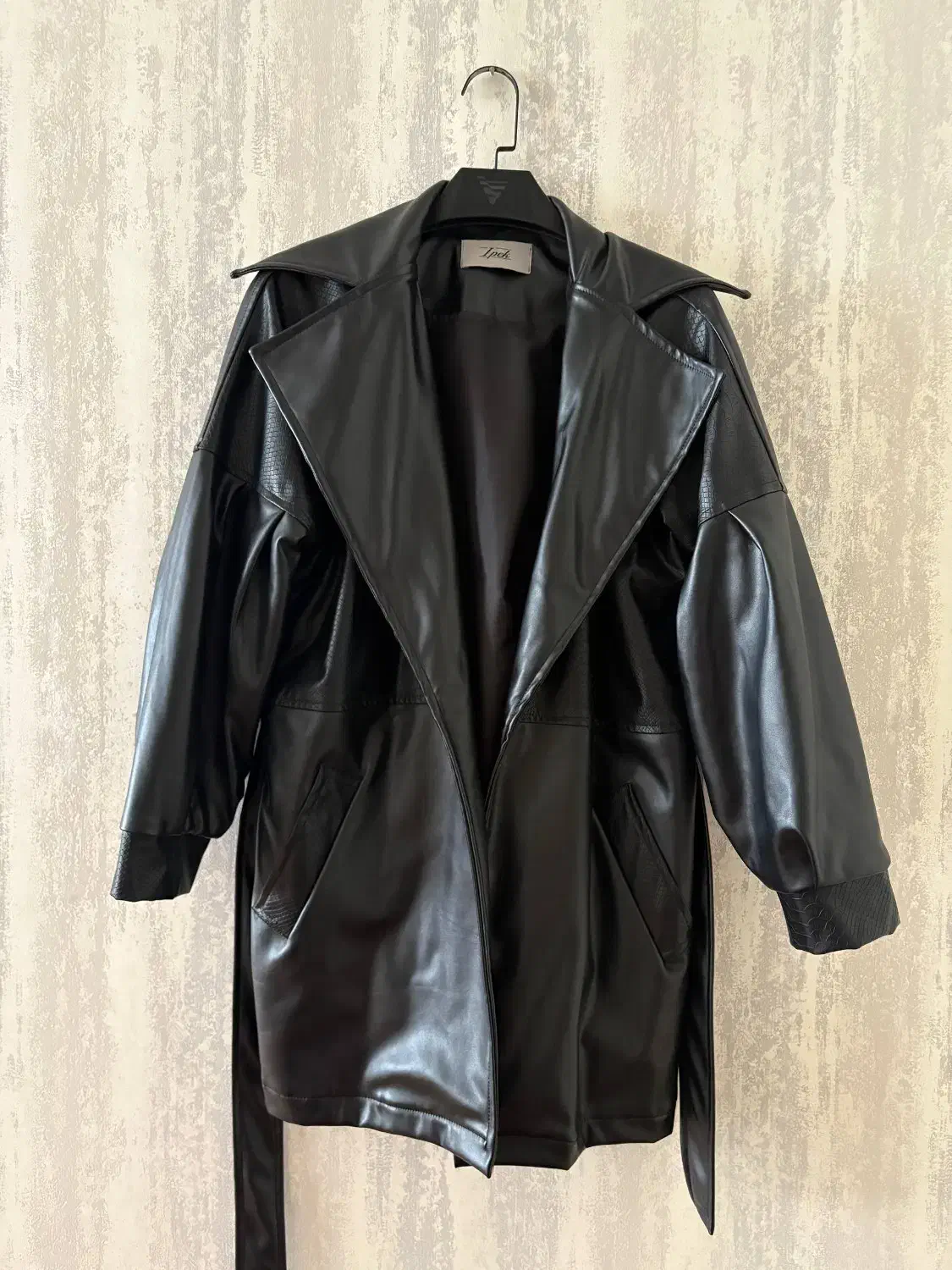 بارانی چرم|لباس|اردبیل, |دیوار