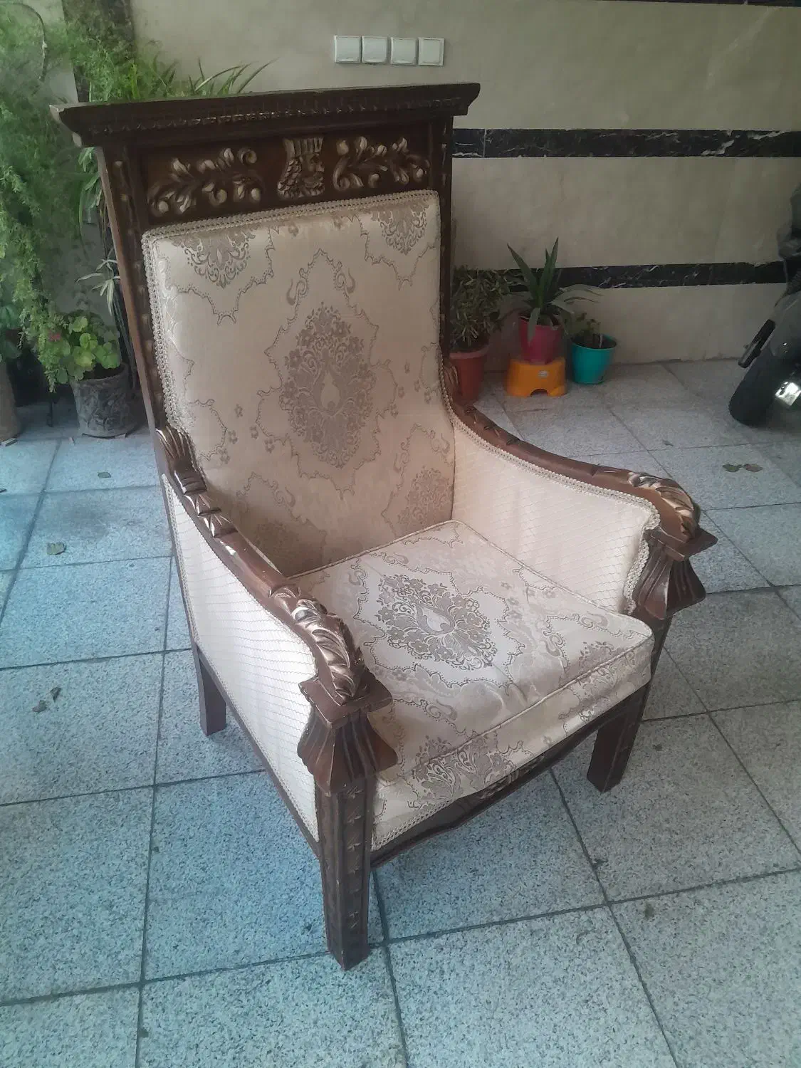 مبلمان سلطنتی|مبلمان خانگی و میز عسلی|قم, قلعه یزدیها|دیوار