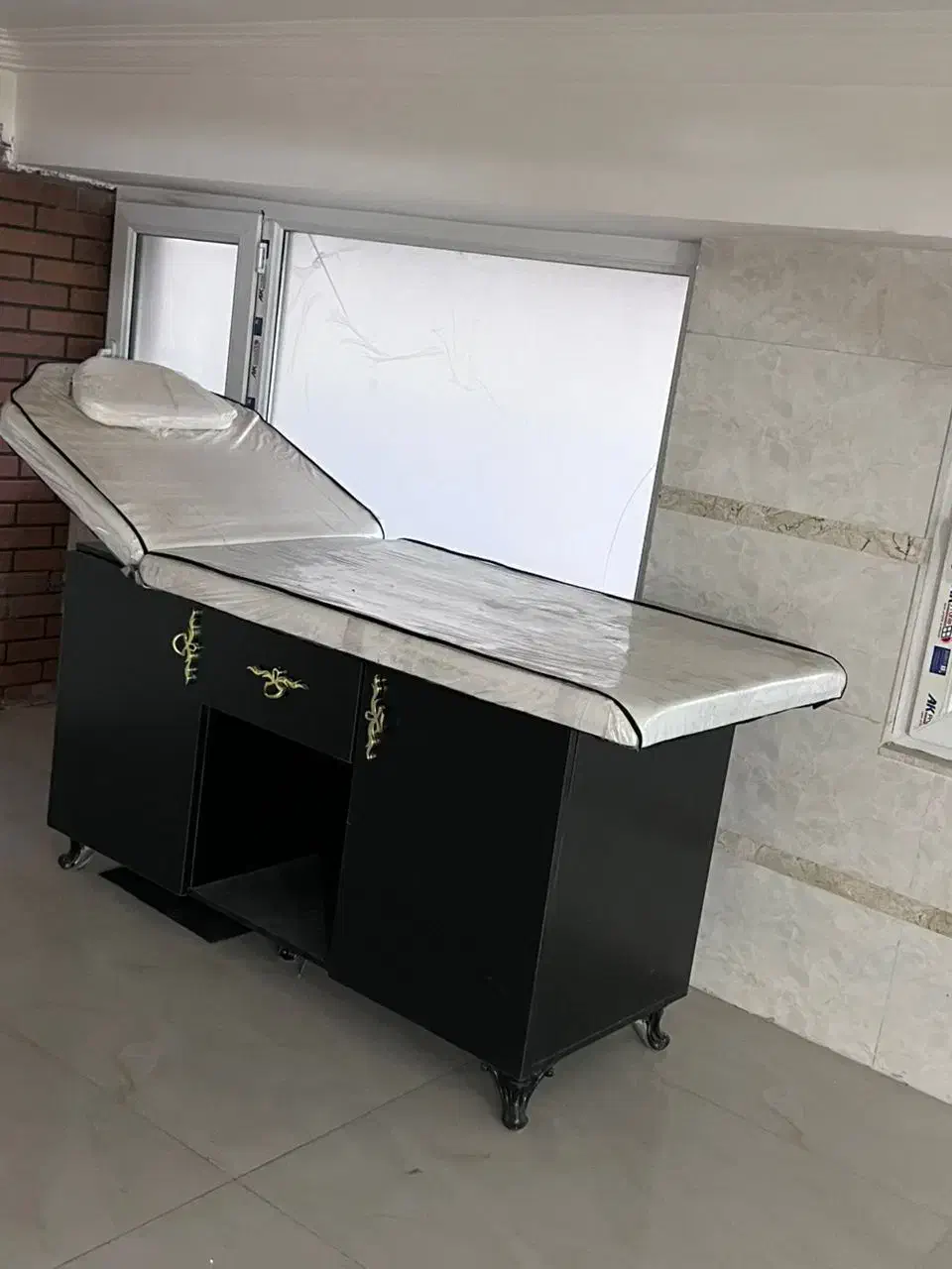 تخت تاتو|آرایشگاه و سالن‌های زیبایی|سلماس, |دیوار