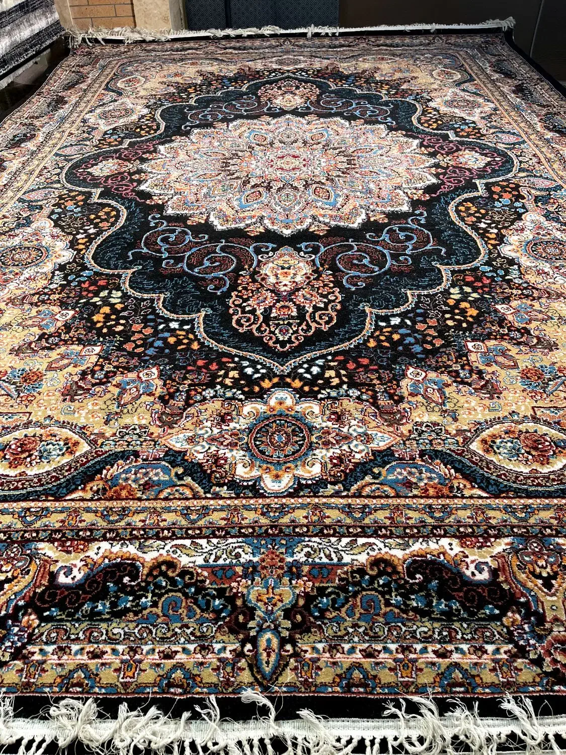 فرش ماشینی ۹ متری آریا مهر سرمه ای (فرش هنرمند)|فرش|تبریز, |دیوار