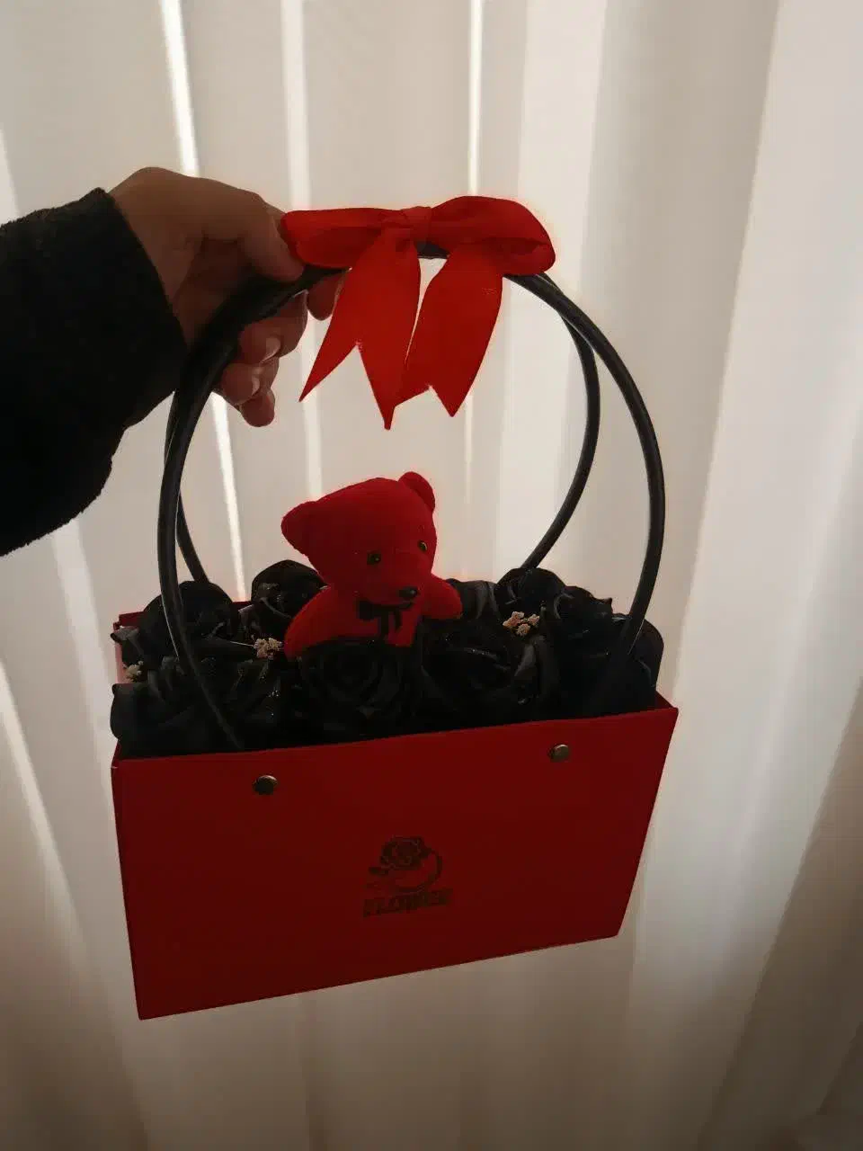 گل دلربا|گل مصنوعی|ساوه, |دیوار