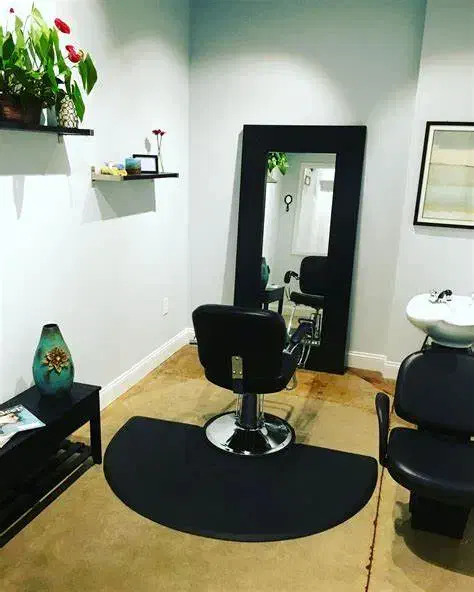 به ناخنکار و کراتین و رنگ لایت کار نیازمندیم|استخدام درمانی، زیبایی، بهداشتی|رشت, شهرک شهید رجایی|دیوار