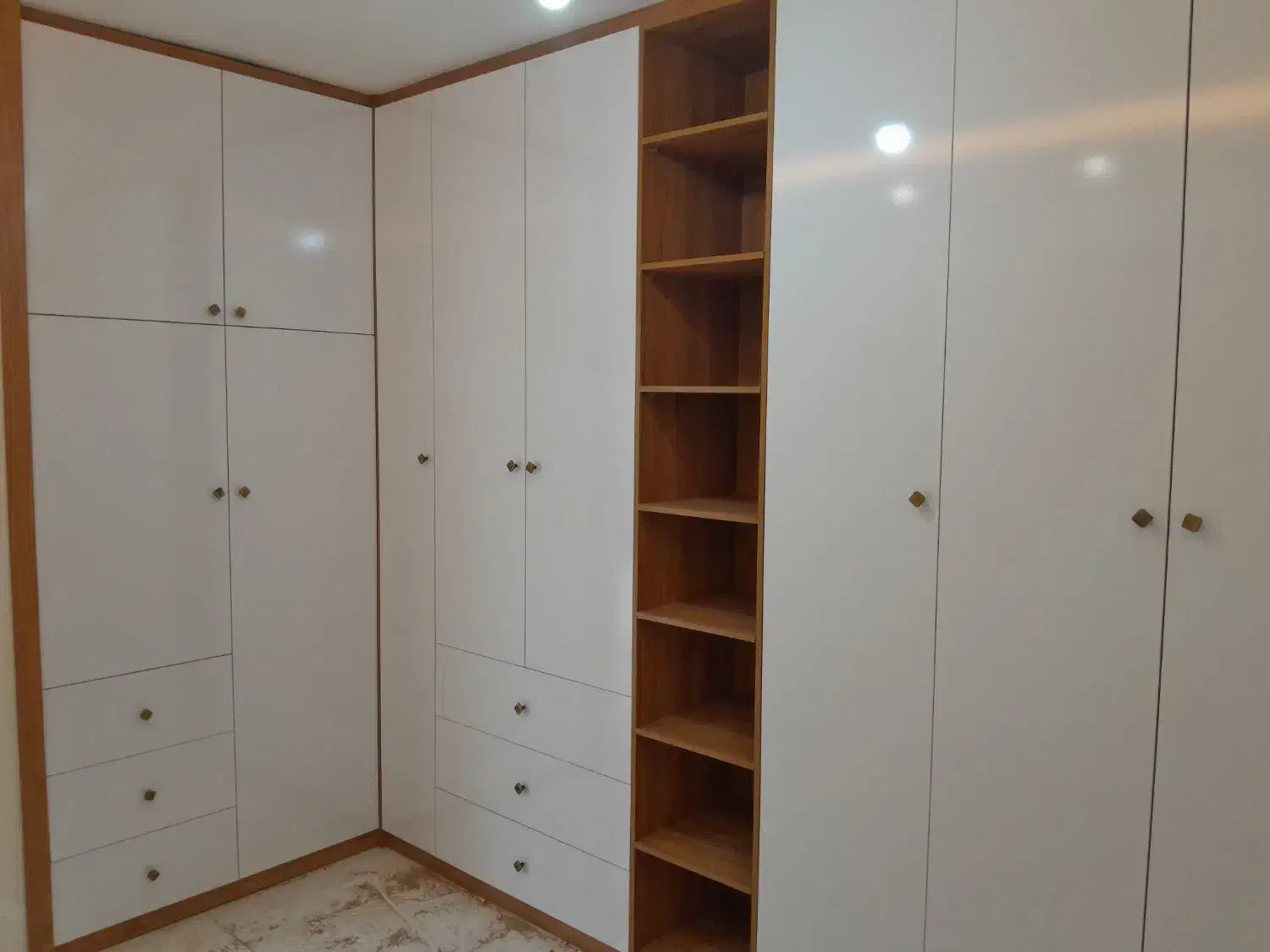 کابینت   AGT  PANOTECK  ASHAK C.PLOS|مبلمان خانگی و میز عسلی|اصفهان, هزارجریب|دیوار