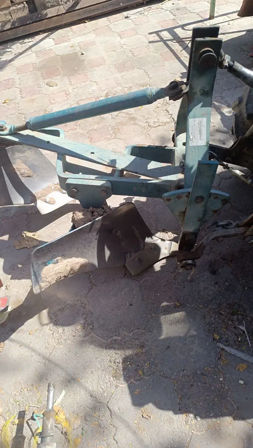 کار با تراکتور شخم و تیلر|خدمات باغبانی و درختکاری|بم, |دیوار