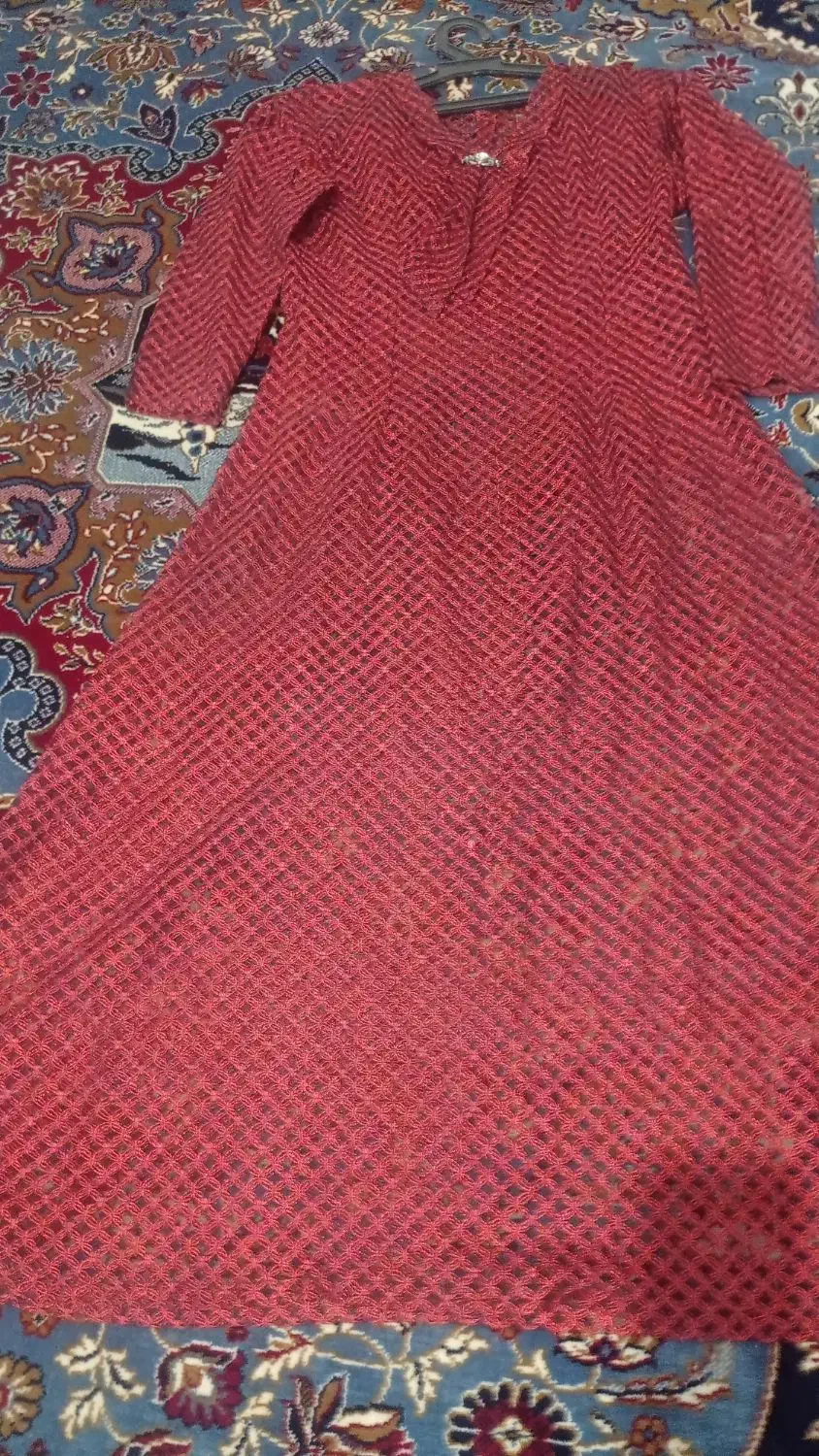 چند عدد پالتو|لباس|الشتر, |دیوار