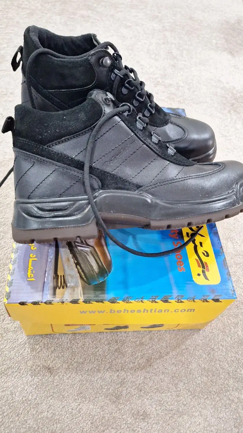 کفش ایمنی|کیف، کفش، کمربند|بندر دیر, |دیوار