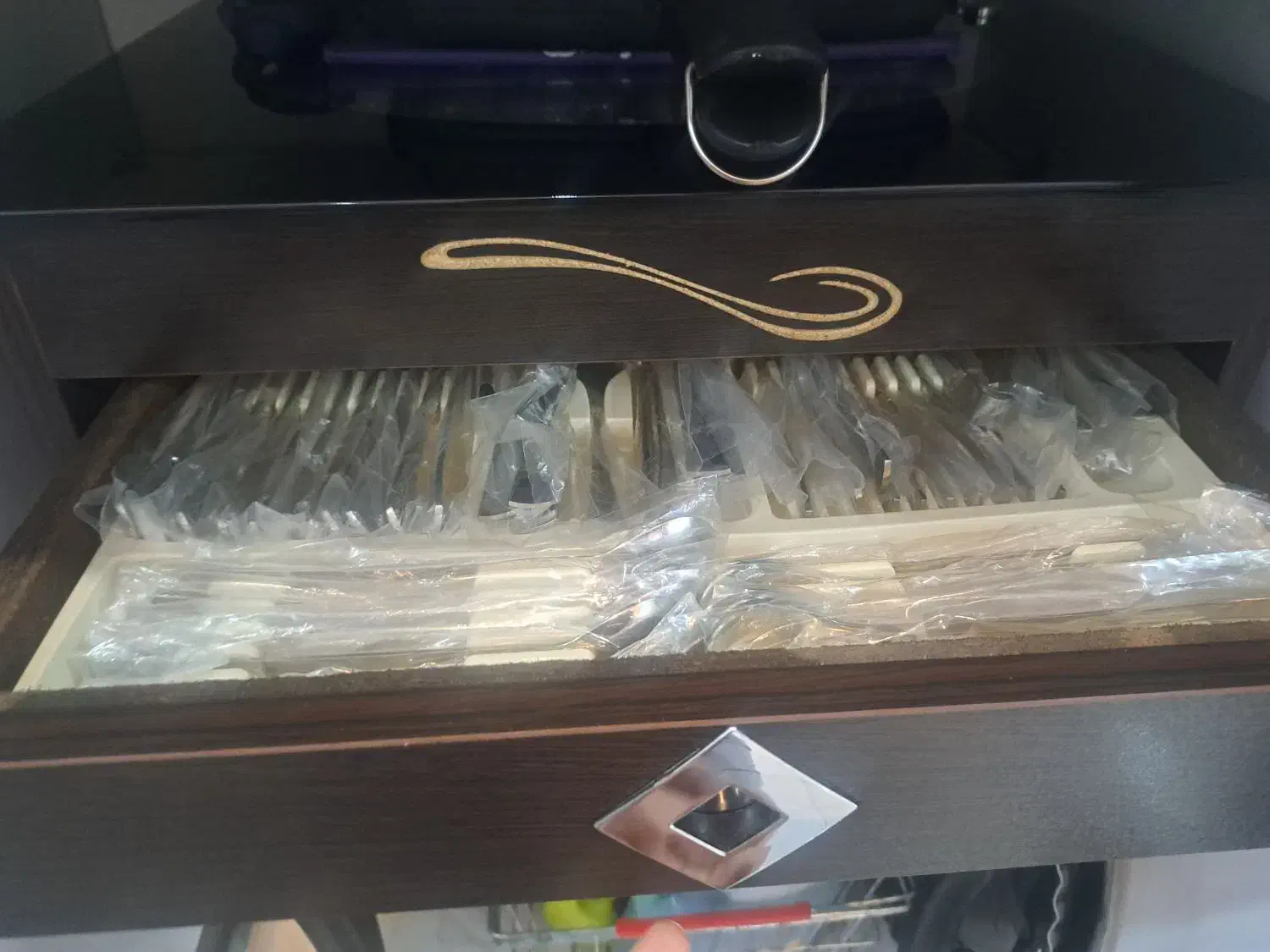 جاقاشقی چوبی پاییه دار درحدنو|ظروف سرو و پذیرایی|سنگر, |دیوار