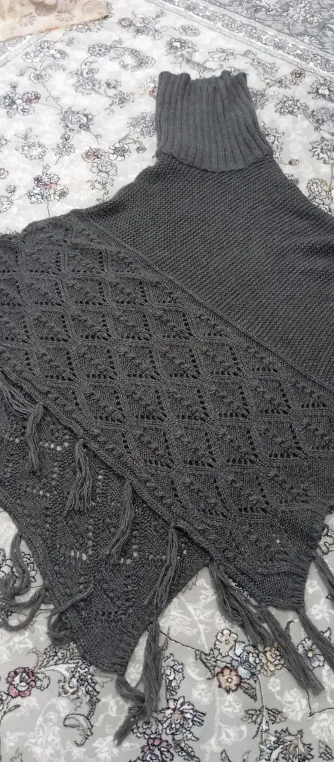 یک شنل بافتنی نو|لباس|مهاباد (آذربایجان غربی), |دیوار