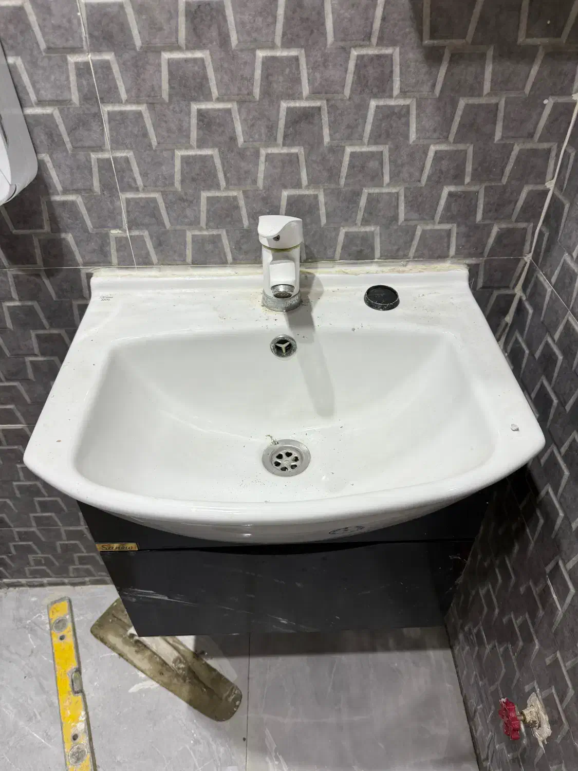 روشویی کاملا نو|لوازم سرویس بهداشتی|کرج, شهرک جهان آرا|دیوار