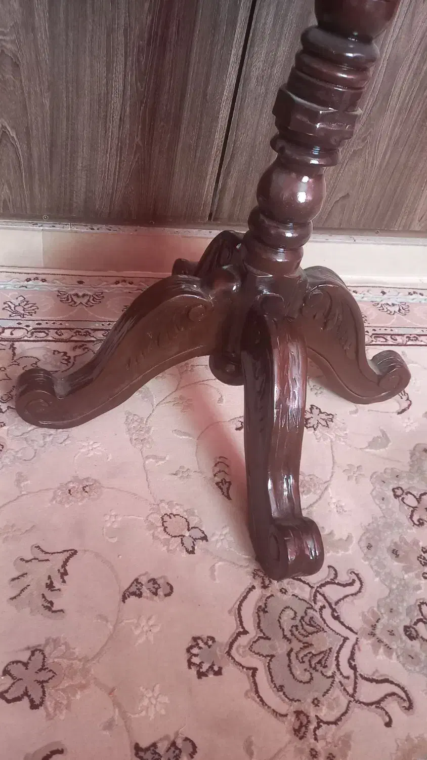 میز چوبی منبت پایه بلند مناسب گرام ،آباژور...|مبلمان خانگی و میز عسلی|ملایر, |دیوار