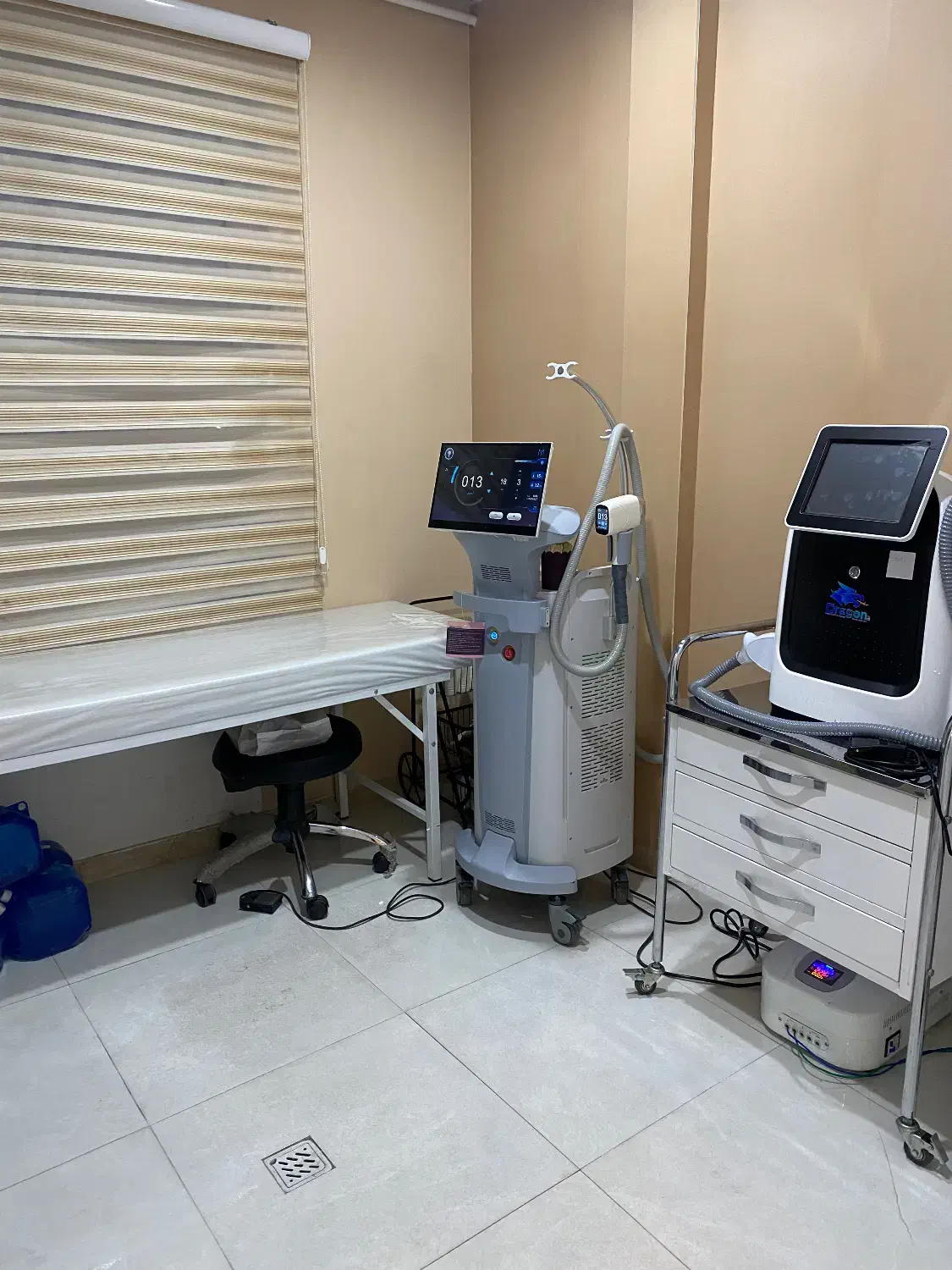 کلینیک لیزر آوا|خدمات آرایشگری و زیبایی|سقز, |دیوار