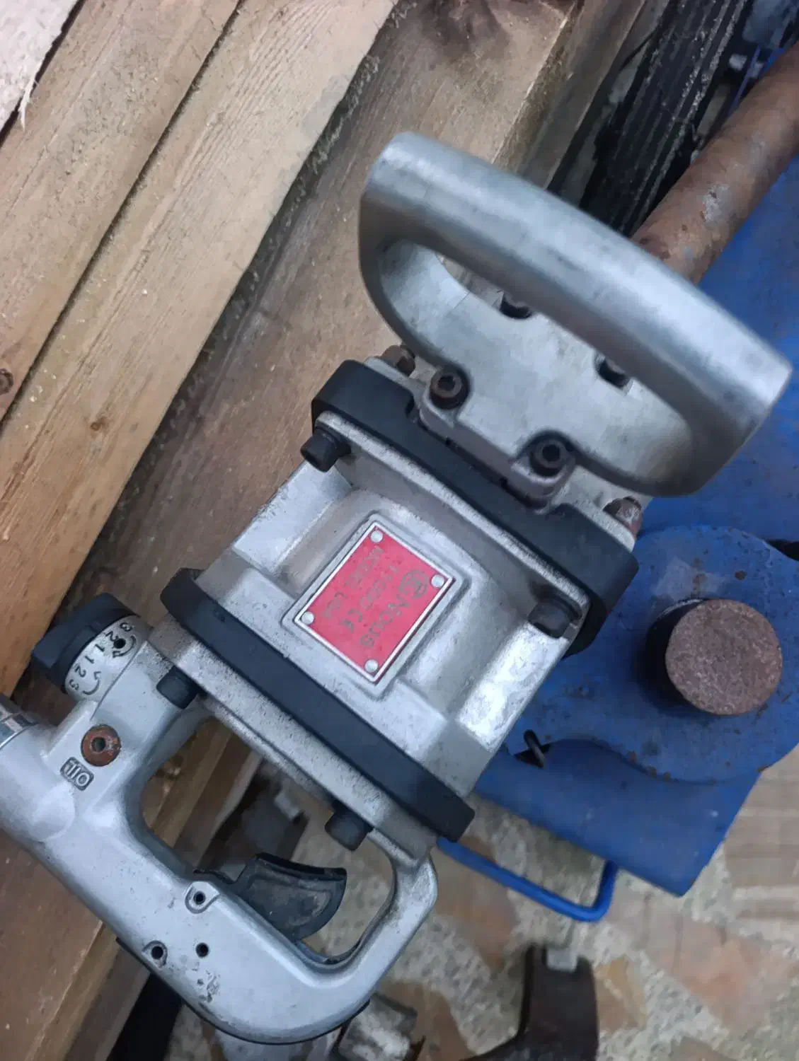 لوازم اپاراتی کامیون|ابزارآلات|گوراب زرمیخ, |دیوار