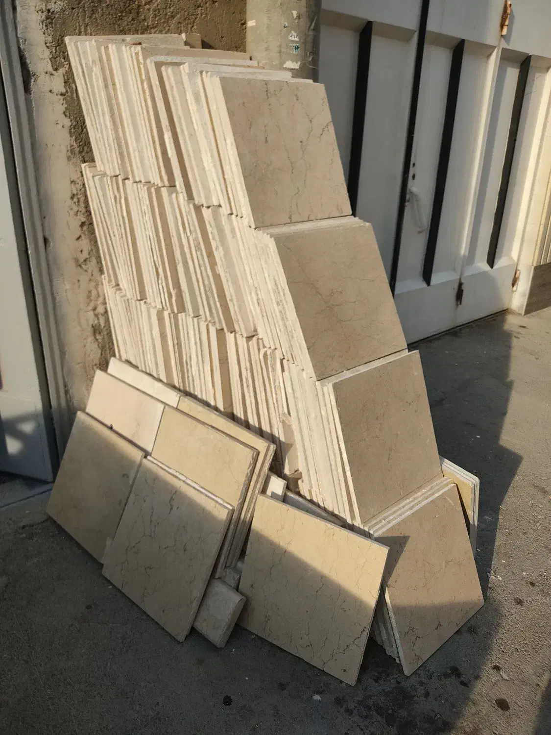 سنگ تراورتن دست دوم حکمی بسیار عالی|مصالح و تجهیزات ساختمان|اصفهان, شهرک کاوه|دیوار