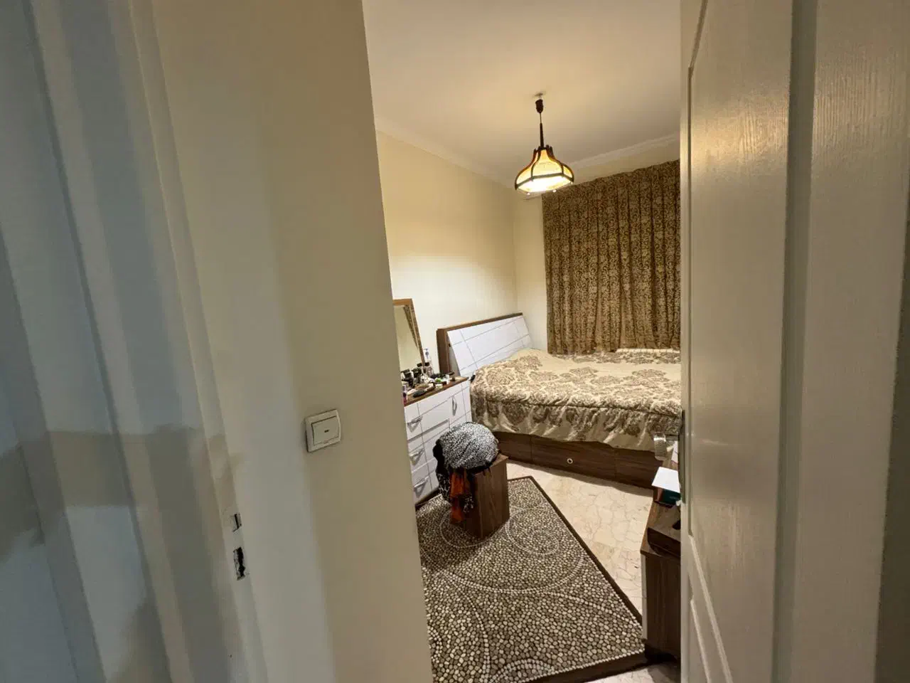 ۱۳۰متر ۳خواب فول امکانات بسیار شیک ۴سال ساخت