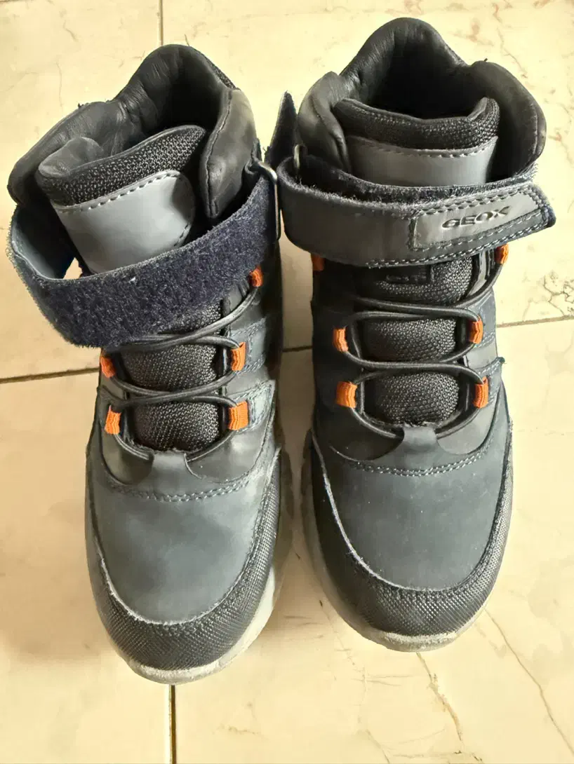 نیم بوت پسرانه برند Geox|کفش و لباس بچه|رشت, کوی غلام نیا|دیوار