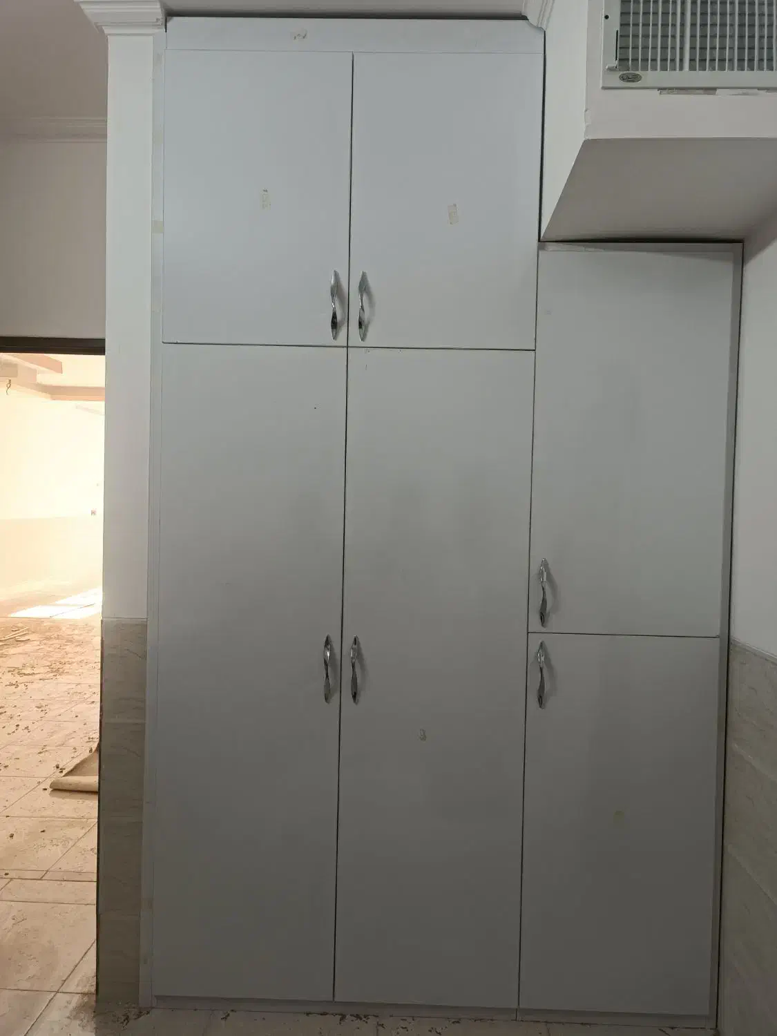 نصاب کابینت و درب چوبی و قرنیز|خدمات پیشه و مهارت|یزد, |دیوار