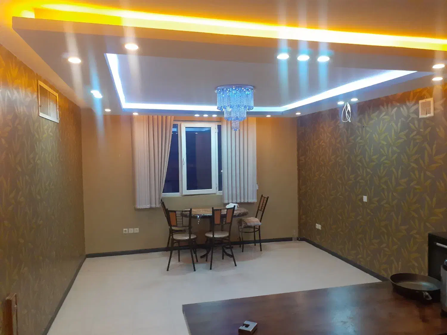 ترکیب بنا، شیک و مرتب ،طبقه سوم.ویو شمالی ابدی|فروش آپارتمان|زرقان, |دیوار