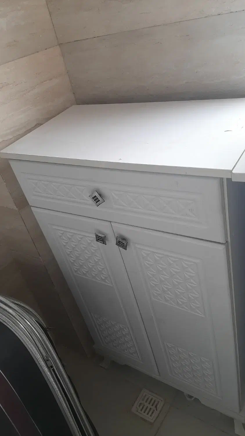 جاکفشی سفید صدفی|جاکفشی، کمد، دراور|بندر انزلی, کلیور|دیوار