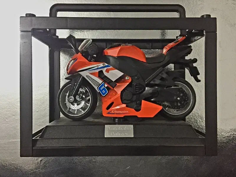 ماکت فلزی در حد نو|اسباب‌‌بازی|اراک, |دیوار