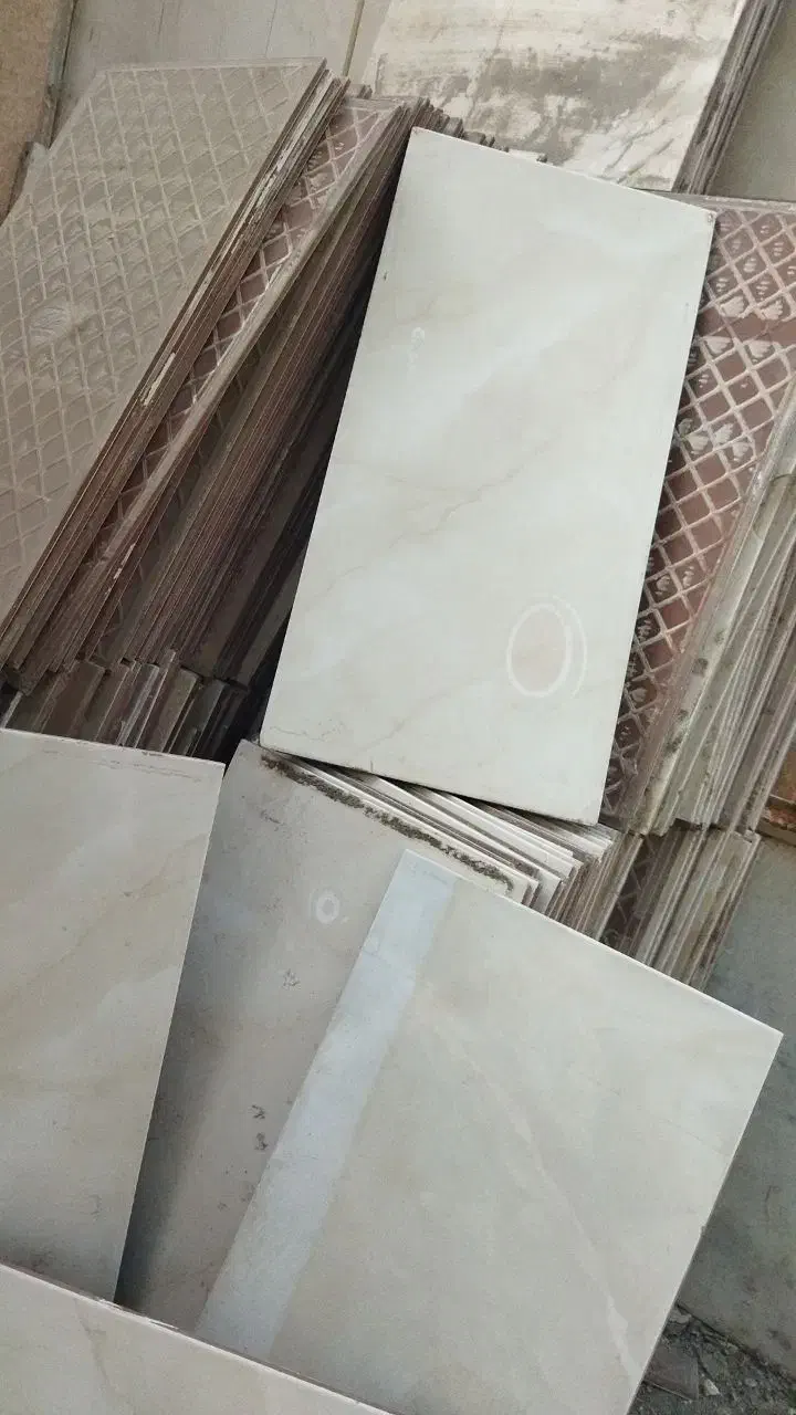 ۴۳ متر سرامیک ۳۰×۶۰ پشت کابینتی هرمتر ۶۹|مصالح و تجهیزات ساختمان|اصفهان, پوریای ولی|دیوار