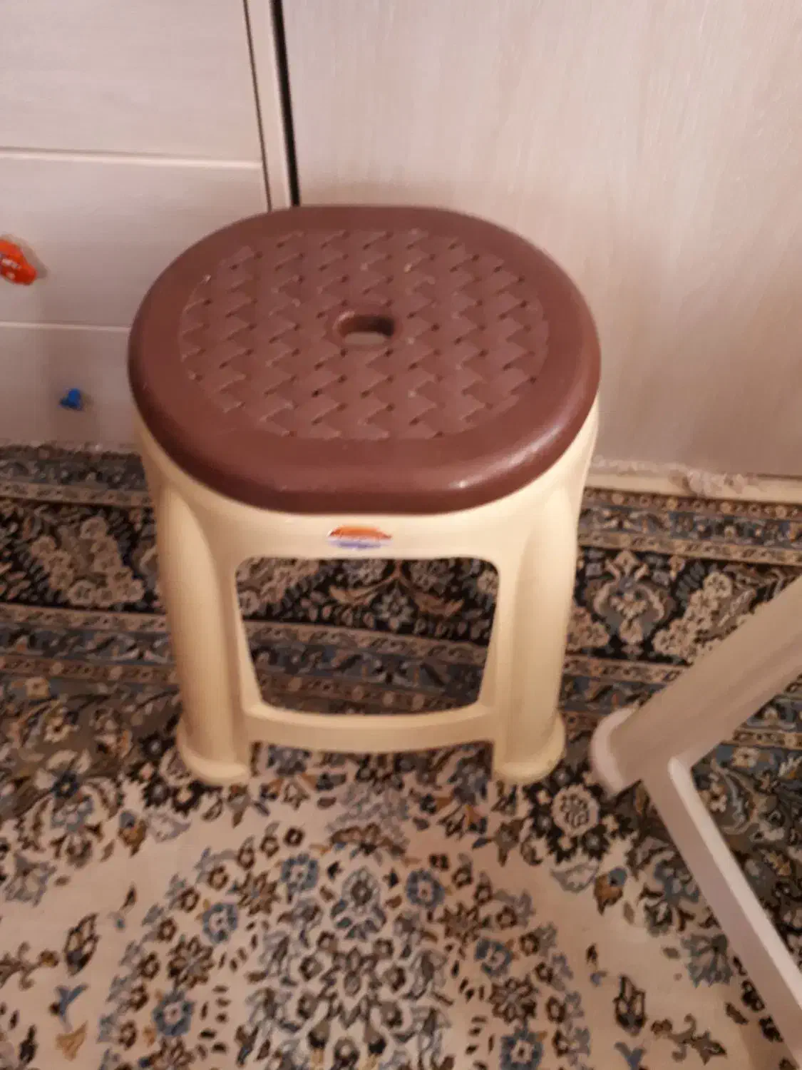 صندلی پلاستیکی|صندلی و نیمکت|سمنان, |دیوار