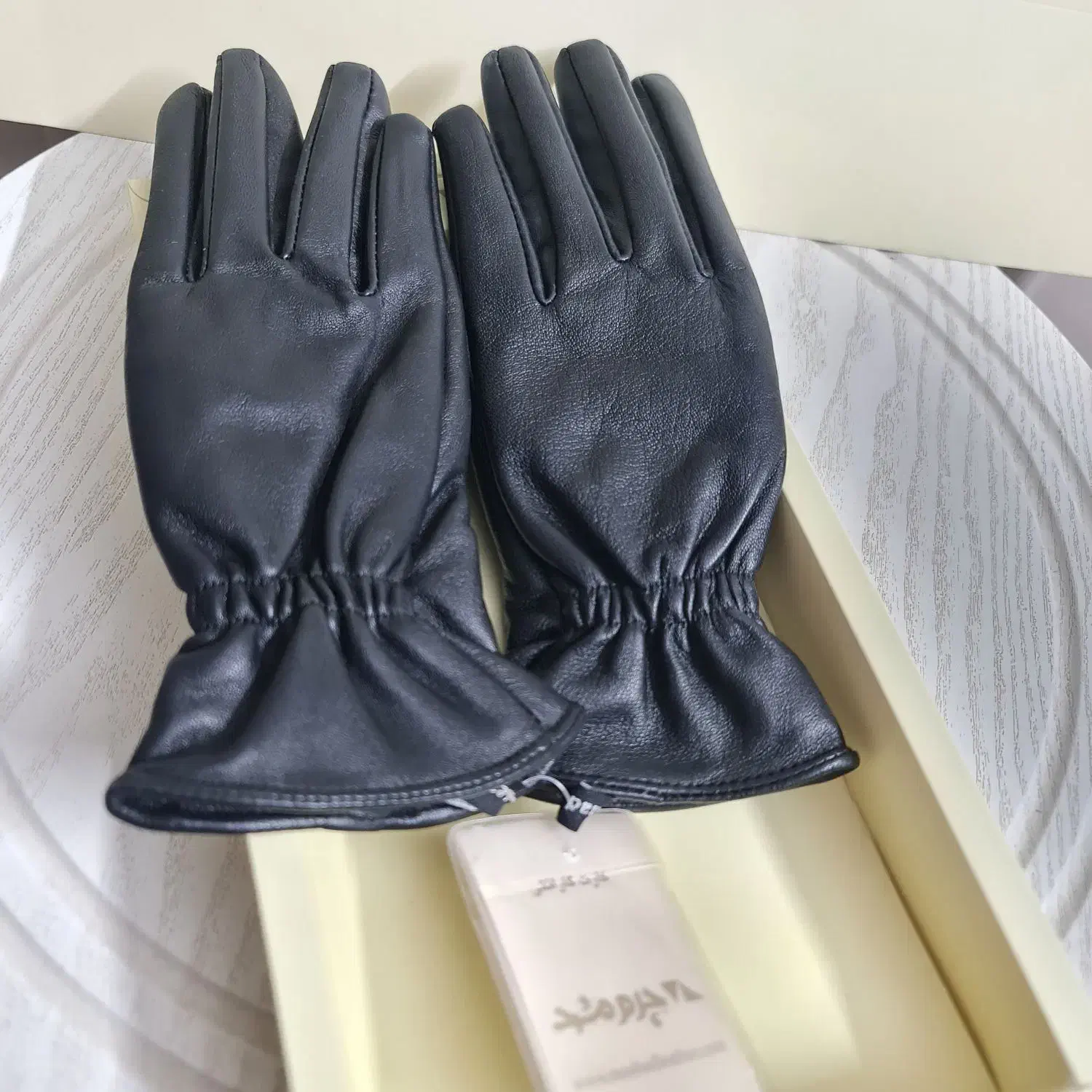 دستکش چرم مشهد زنانه مشکی آکبند با جعبه هدیه کادو|لباس|مشهد, شریف|دیوار