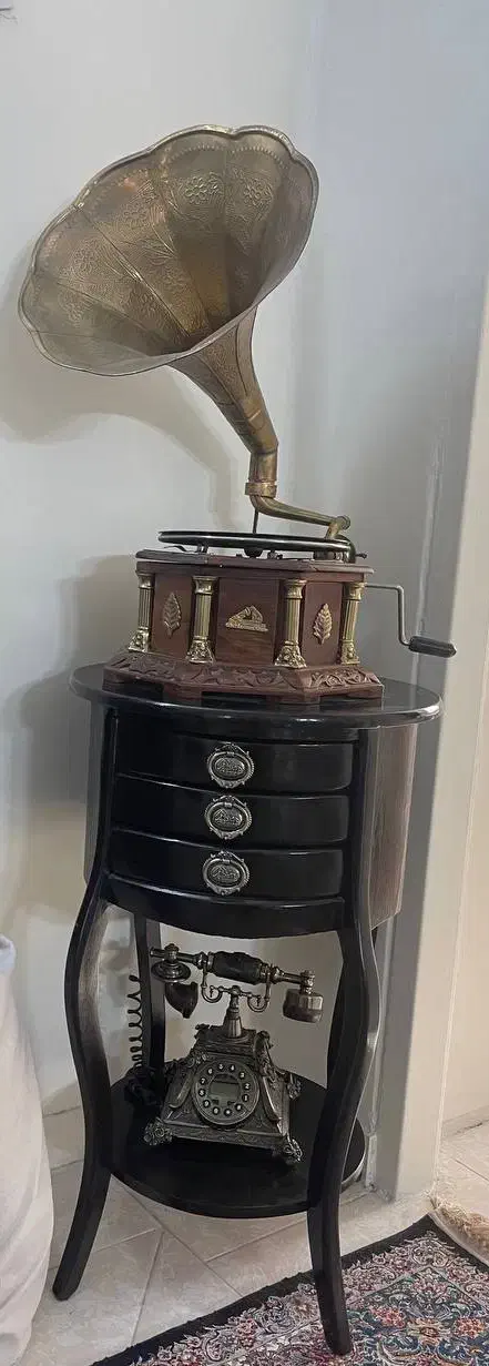 گرامافون قدیمی|کلکسیون اشیاء عتیقه|تهران, پرستار|دیوار