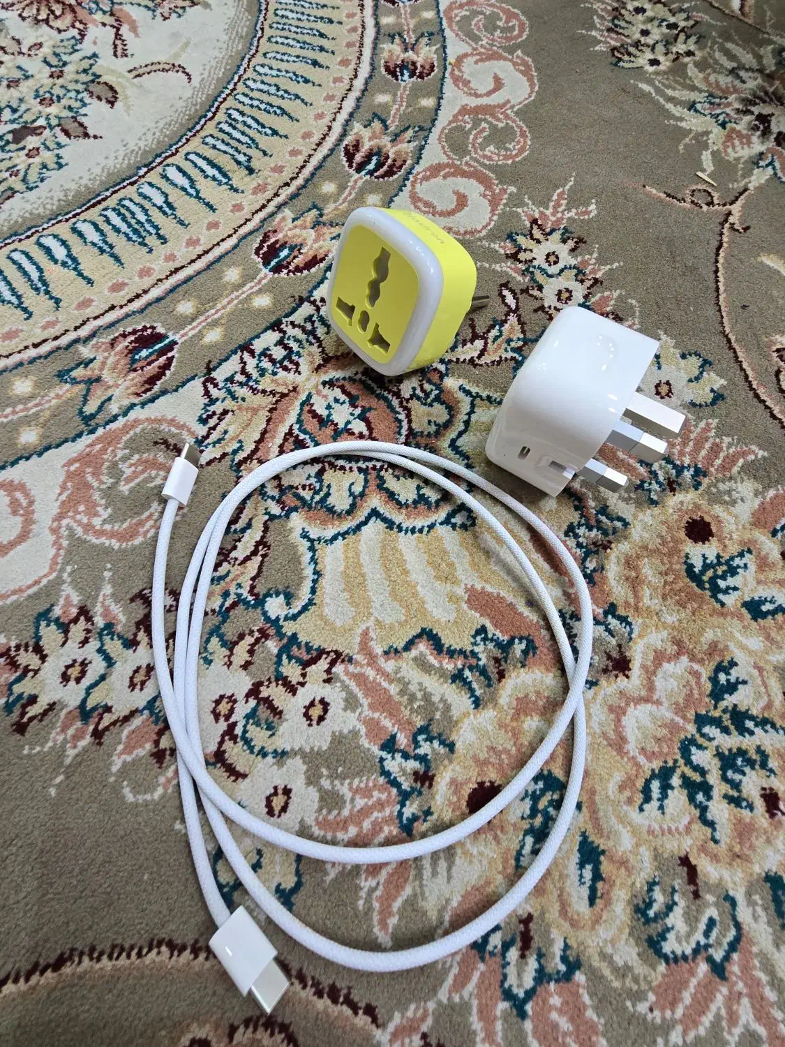 شارژر اصلی آیفون به همراه محافظ و کابل شارژر|لوازم جانبی موبایل و تبلت|زاهدان, |دیوار