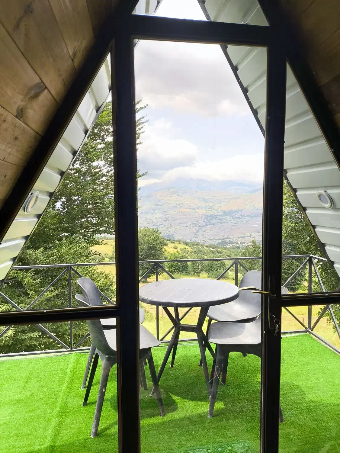 اجاره کلبه سوئیسی دریاچه ویستان|اجارهٔ کوتاهمدت ویلا و باغ|برهسر, |دیوار