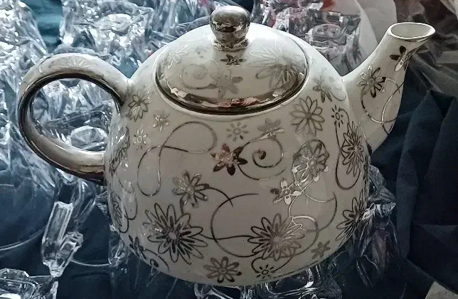 قوری چینی توری دار سایز متوسط|قوری، کتری، قهوه‌ساز دستی|ری, دیلمان|دیوار