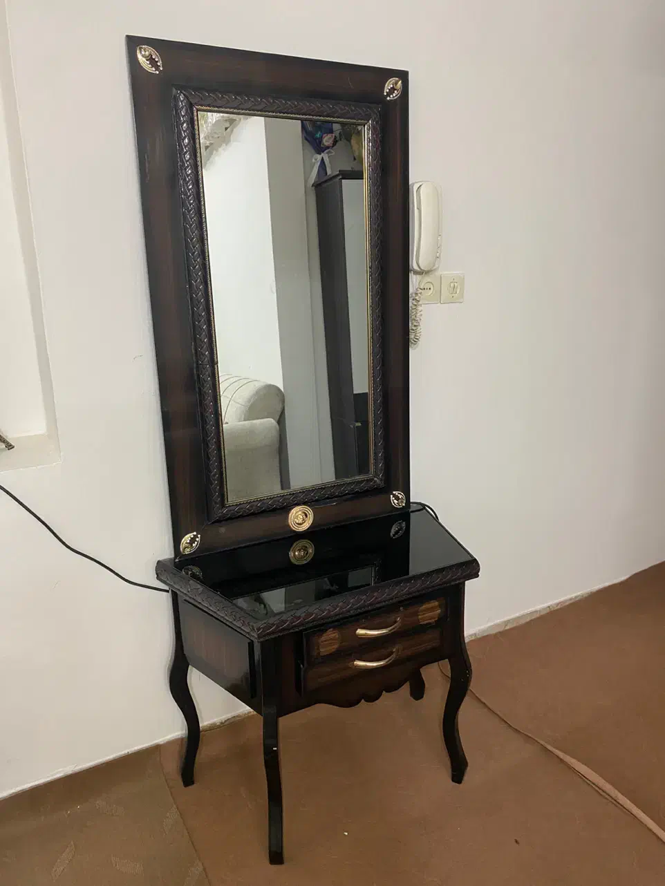 میز اینه|بوفه، ویترین، کنسول|نیشابور, ۲۲ بهمن|دیوار