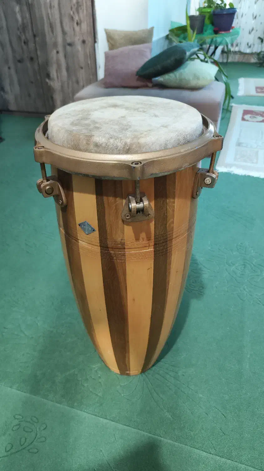 تومبا|درام و پرکاشن|شیراز, شهرک جماران|دیوار