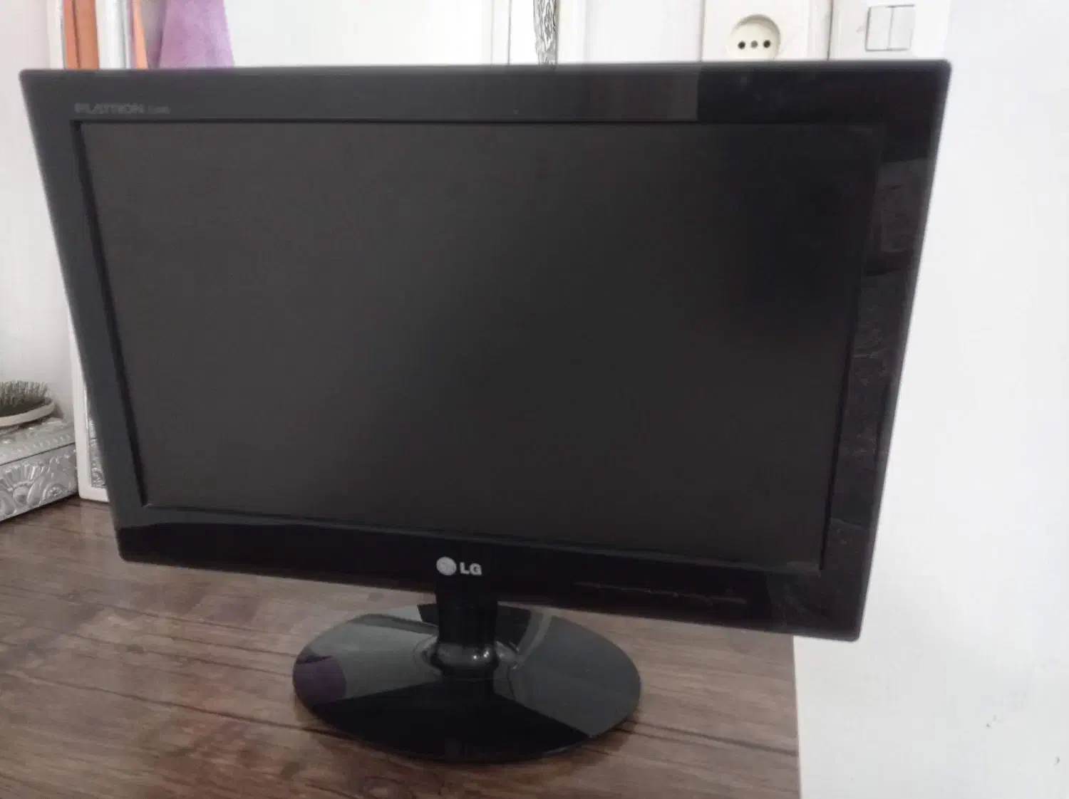 تلویزیون مانیتور LG الجی 19اینچ کاملا سالم|تلویزیون و پروژکتور|تهران, امام زاده حسن|دیوار