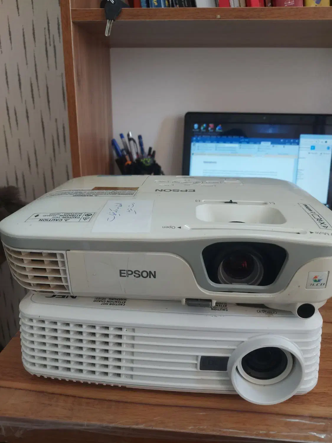 اجاره ویدئوپروژکتور و پرده جهت مجالس و فوتبال|تلویزیون و پروژکتور|شیراز, سفیرشمالی|دیوار