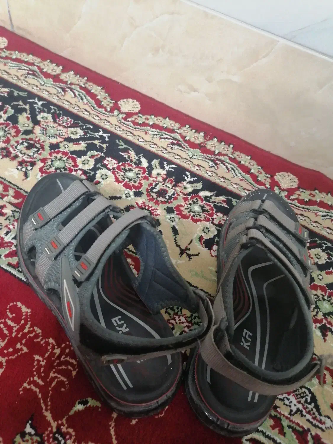 صندل|کیف، کفش، کمربند|قم, نیروگاه|دیوار