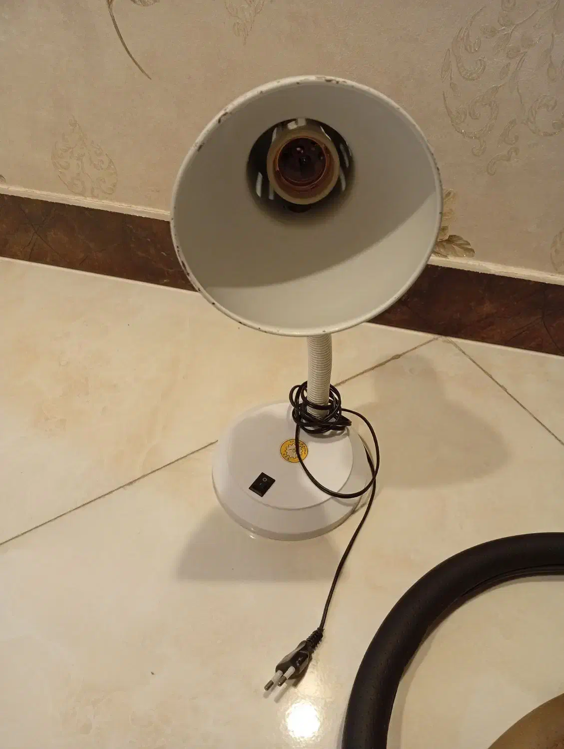 چراغ مطالعه کار کرده دور فرمون نو|چراغ خواب و آباژور|تهران, ائمه اطهار|دیوار