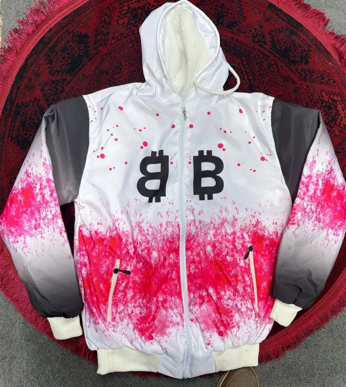 بادگیر سابلیمیش|لباس|اصفهان, باغ زرشک|دیوار