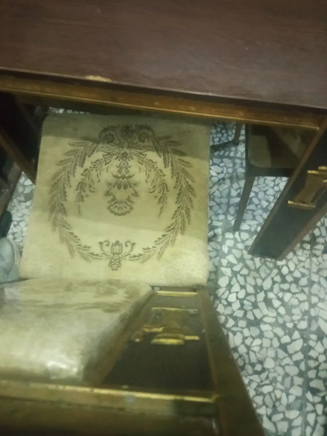 سلام|میز و صندلی غذاخوری|رشت, نخودچر|دیوار