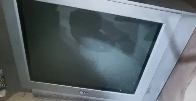 تلوزیون 21اینچ کاملا سالم|تلویزیون و پروژکتور|شیراز, ده پیاله|دیوار