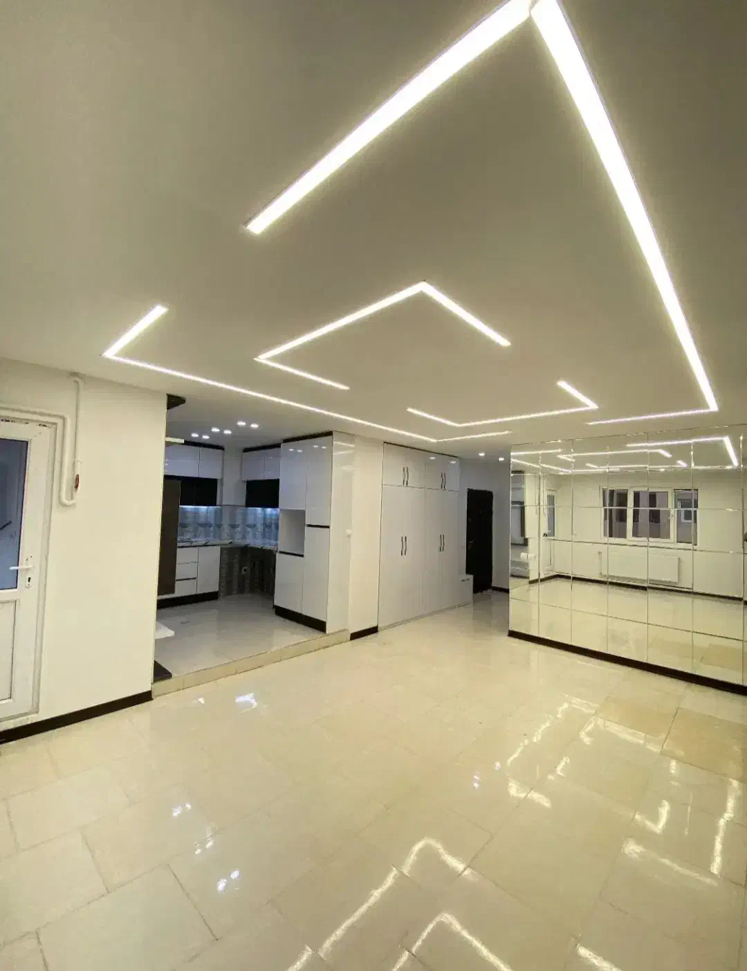 تهاتر هم پذیرفته میشود/واحد بسیار شیک و به قیمت|فروش آپارتمان|هشتگرد, شهرک آپادانا|دیوار