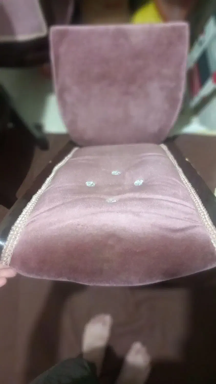 یک عدد میز ناهار خوری ۶نفره با ۴عدد صندلی|میز و صندلی غذاخوری|پرند, فاز ۴|دیوار